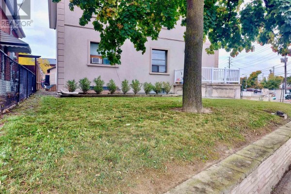 2 - 952 Scarlett Road, Toronto