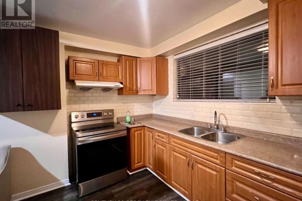 Bathroom - 2 - 952 Scarlett Road, Toronto, ON M9P2V6 Photo 4