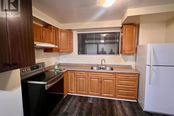 2 - 952 Scarlett Road, Toronto, ON M9P2V6 Photo 5
