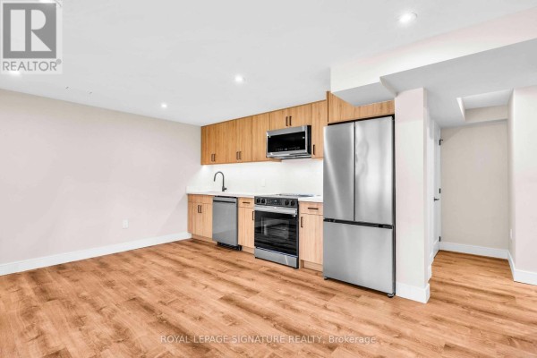 Primary Bedroom - Unit B - 986 Srigley Street, Newmarket, ON L3Y1Y3 Photo 4