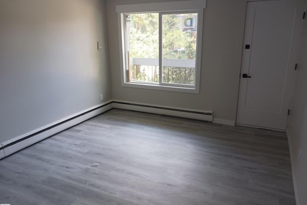 #2 10045 154 St Nw, Edmonton, AB, photo 2