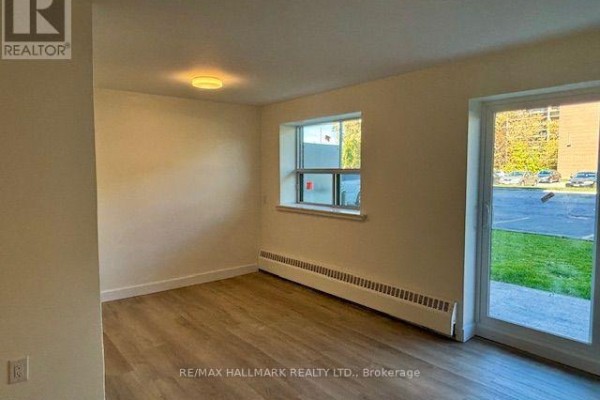 2-109 - 515 North Service Road, Mississauga, ON L5A1B3 Photo 2