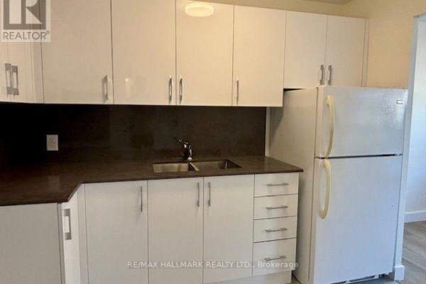 2-109 - 515 North Service Road, Mississauga, ON L5A1B3 Photo 4