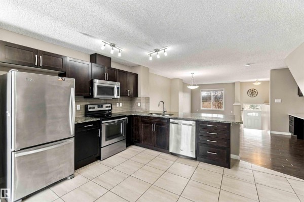 #2 1140 Chappelle Bv Sw, Edmonton, AB T6W2Z3 Photo 4