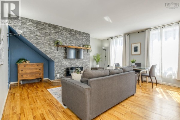 Living room - 2 1187 Queen Street, Halifax Peninsula, NS B3H2S4 Photo 4