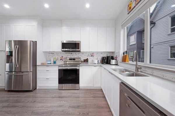 2 12088 76 Avenue, Surrey, BC V3W5Z2 Photo 4