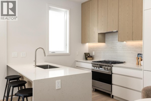 2 1458 Rosser Avenue, Burnaby, BC V5C5C8 Photo 4