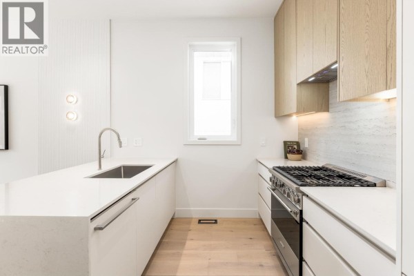 2 1458 Rosser Avenue, Burnaby, BC V5C5C8 Photo 5
