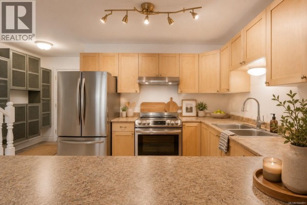 Kitchen - 2 1553 Larch Rd, Ucluelet, BC V0R3A0 Photo 5