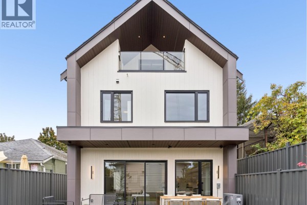 2 1986 E 8th Avenue, Vancouver