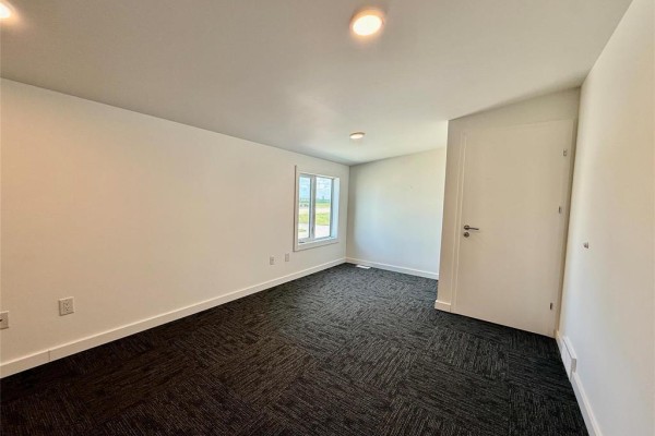2-1a 94 Industrial Road, Steinbach, MB, photo 2