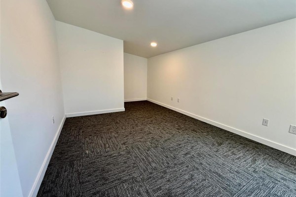 2-1a 94 Industrial Road, Steinbach, MB, photo 3