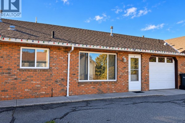Townhouse for sale at 2 202 8th Street, 100 Mile House, BC - MLS® bCwmVZ