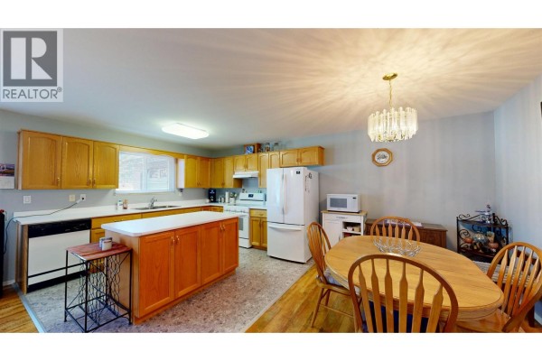 2 202 8th Street, 100 Mile House, BC, photo 3
