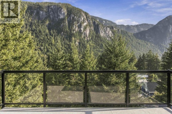 2 2098 Crumpit Woods Drive, Squamish, BC V8B0T6 Photo 4