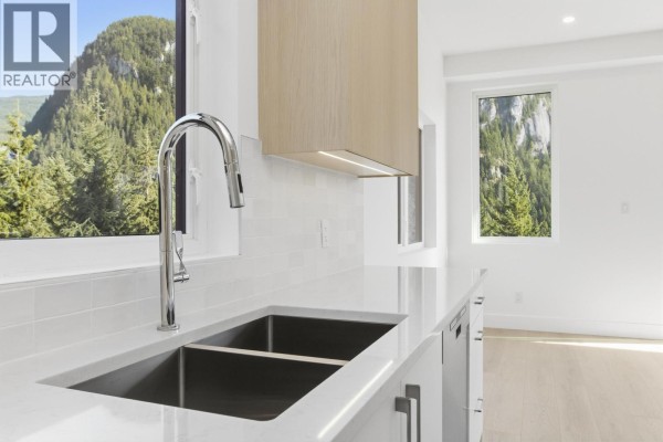 2 2098 Crumpit Woods Drive, Squamish, BC V8B0T6 Photo 5