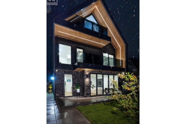 2 2145 Napier Street, Vancouver, BC V5L2P1 Photo 2