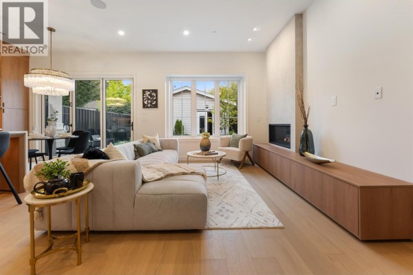 2 2256 E Pender Street, Vancouver, BC V5L1X4 Photo 2