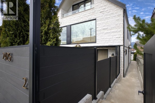 2 2425 Kitchener Street, Vancouver, BC V5K3C4 Photo 2