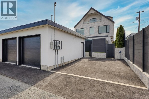 2 2425 Kitchener Street, Vancouver, BC V5K3C4 Photo 5