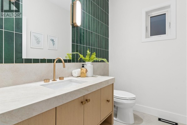 2 2541 E 2nd Avenue, Vancouver, BC V5M1C7 Photo 2