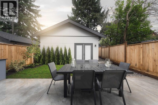 Bright living room corner with large windows, desk, and modern decor - 2 2637 W 12th Avenue, Vancouver