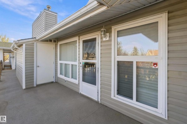 Kitchen - #2 2703 79 St Nw Nw, Edmonton, AB T6K3Z6 Photo 3