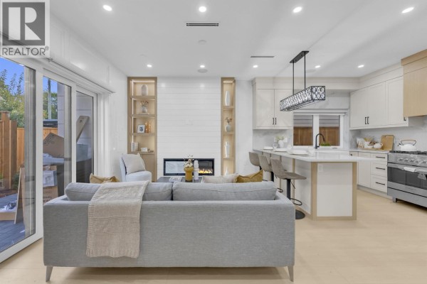 2 2888 E 6th Avenue, Vancouver