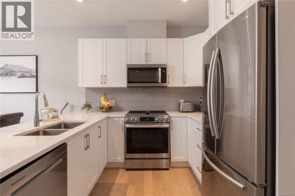 Kitchen - 2 3031 Jackson St, Victoria, BC V8T3Z7 Photo 5