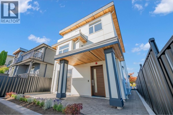 2 3034 E 5th Avenue, Vancouver, BC V5M1N8 Photo 2