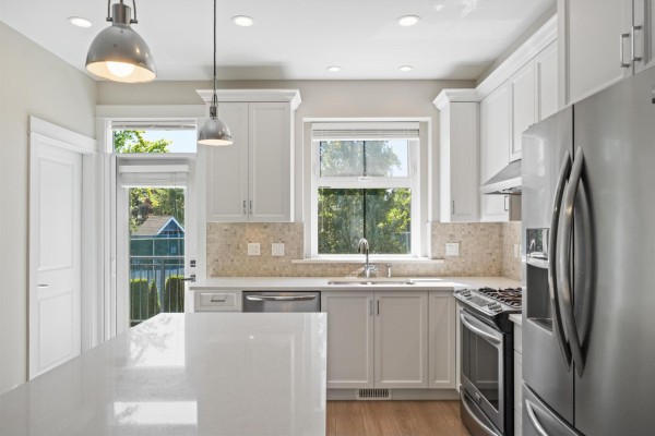 2 3303 Rosemary Heights Crescent, Surrey, BC V3Z0K7 Photo 4