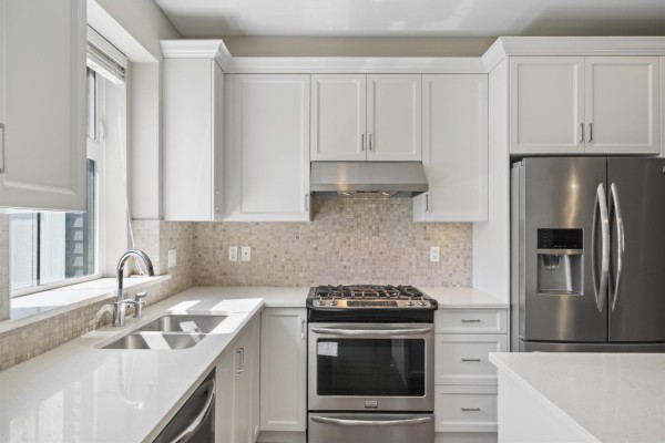 2 3303 Rosemary Heights Crescent, Surrey, BC V3Z0K7 Photo 5