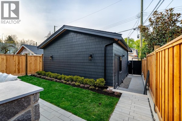 2 3345 W 13th Avenue, Vancouver, BC V6R2R8 Photo 5