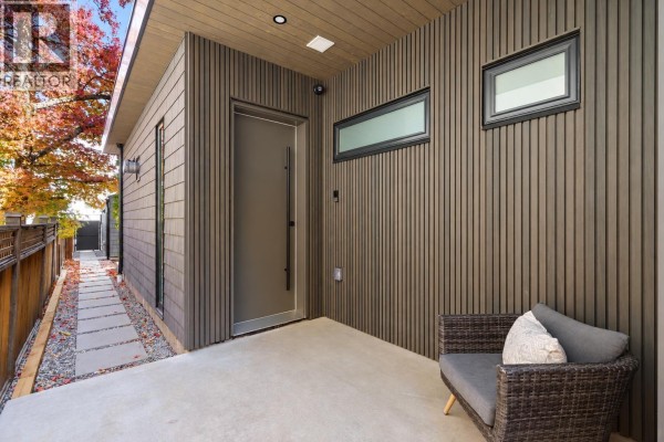 2 3657 W 11th Avenue, Vancouver, BC V6R2K4 Photo 2