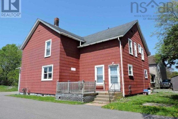 2-4 Queen Street Extension, Amherst, NS B4H1P8 Photo 2