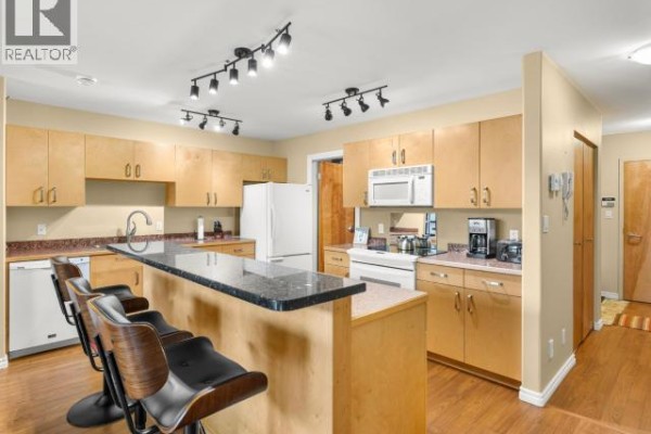 Kitchen - 2-4069 4th Avenue, Whitehorse, YT Y1A1H1 Photo 4