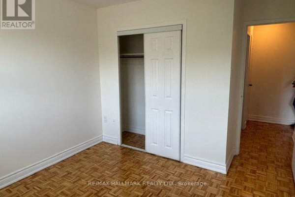 2-409 - 515 North Service Road, Mississauga, ON L5A1B3 Photo 3