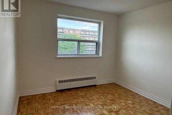 2-409 - 515 North Service Road, Mississauga, ON L5A1B3 Photo 4