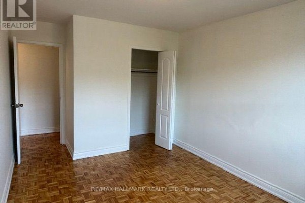 2-409 - 515 North Service Road, Mississauga, ON L5A1B3 Photo 5