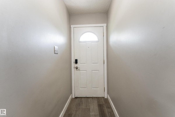 Kitchen - #2 4707 126 Av Nw, Edmonton, AB T5A4K4 Photo 3