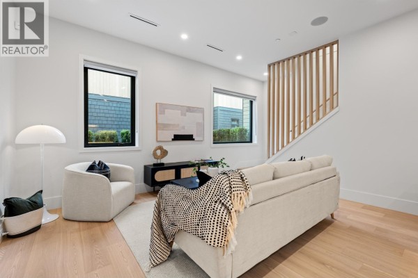 2 5034 Granville Street, Vancouver, BC V6M3B4 Photo 2