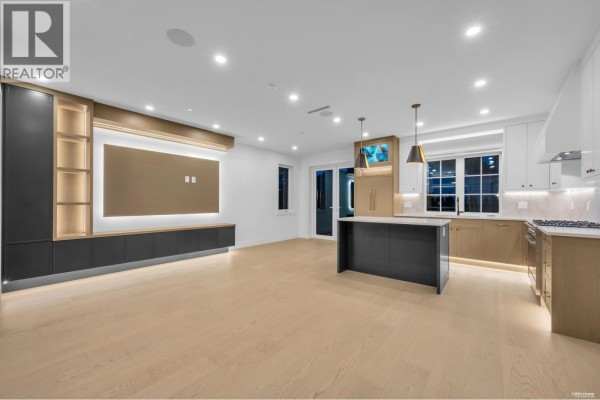 2 5150 Spencer Street, Vancouver