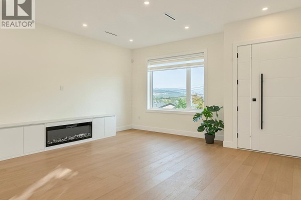 2 5337 Elsom Avenue, Burnaby, BC V5H2Z4 Photo 4