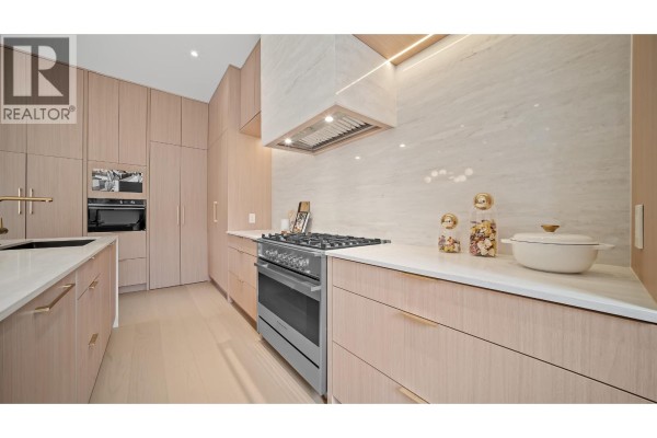 2 6070 Elgin Avenue, Burnaby, BC V5H3S4 Photo 4