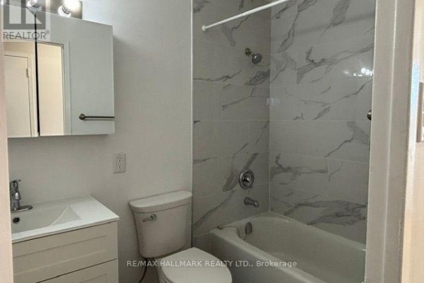 2-611 - 515 North Service Road, Mississauga, ON L5A1B3 Photo 2