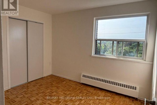 2-611 - 515 North Service Road, Mississauga, ON L5A1B3 Photo 3