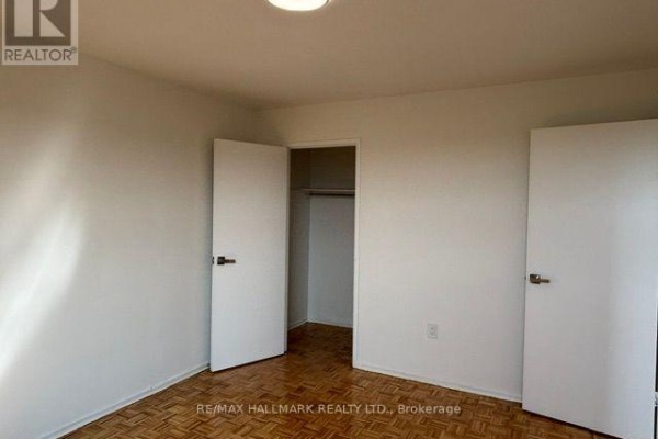 2-611 - 515 North Service Road, Mississauga, ON L5A1B3 Photo 4