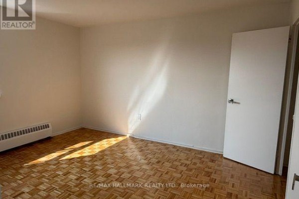 2-611 - 515 North Service Road, Mississauga, ON L5A1B3 Photo 5