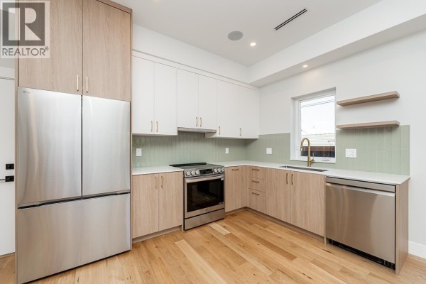 2 678 E 22nd Avenue, Vancouver, BC V5V1V4 Photo 3