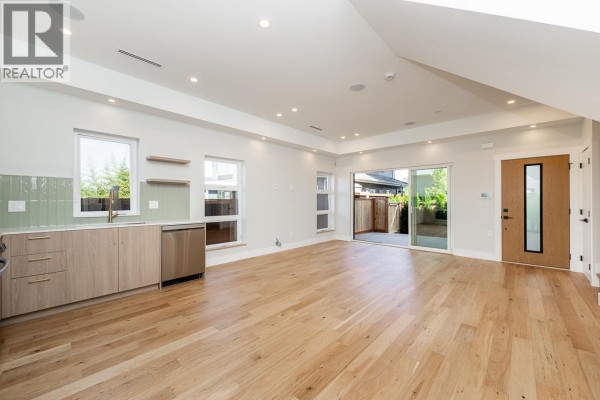 2 678 E 22nd Avenue, Vancouver, BC V5V1V4 Photo 4